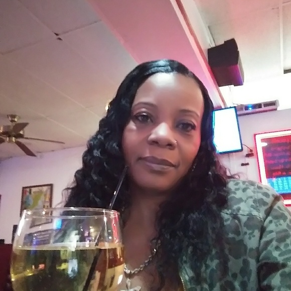 Meet your Posher, Yvonne - Picture 1 of 1